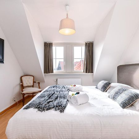 شقة Charming Spacious Duplex Apt With Private Parking In Knokke المظهر الخارجي الصورة