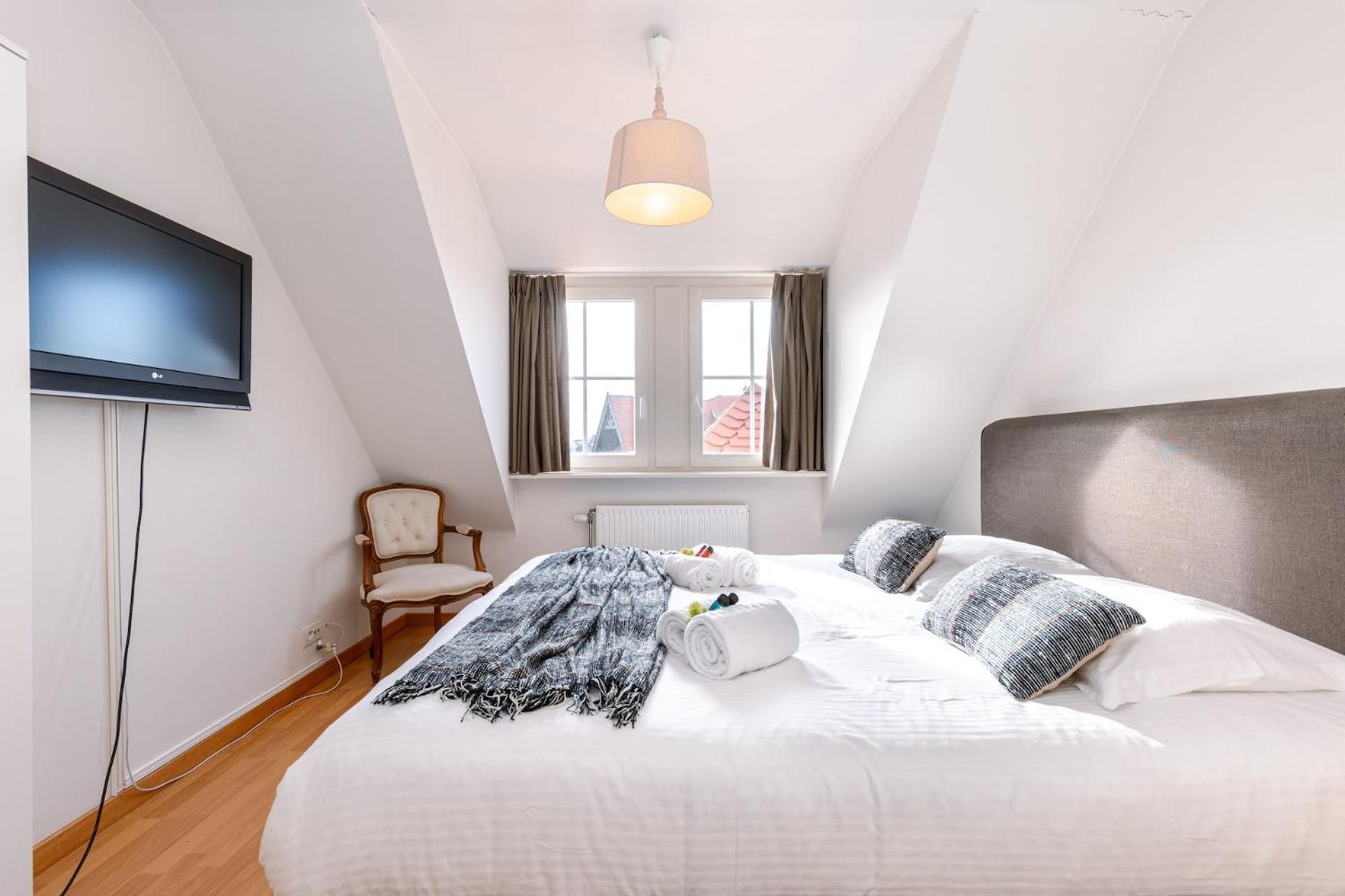 شقة Charming Spacious Duplex Apt With Private Parking In Knokke المظهر الخارجي الصورة