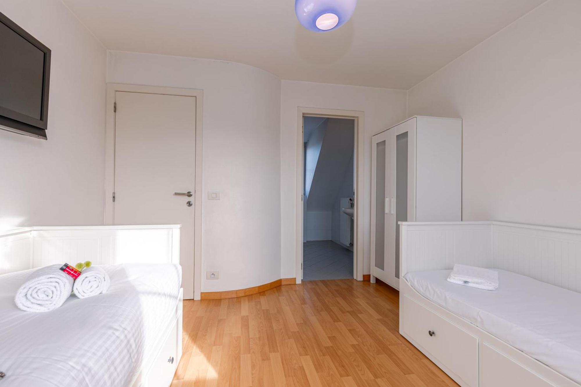 شقة Charming Spacious Duplex Apt With Private Parking In Knokke المظهر الخارجي الصورة
